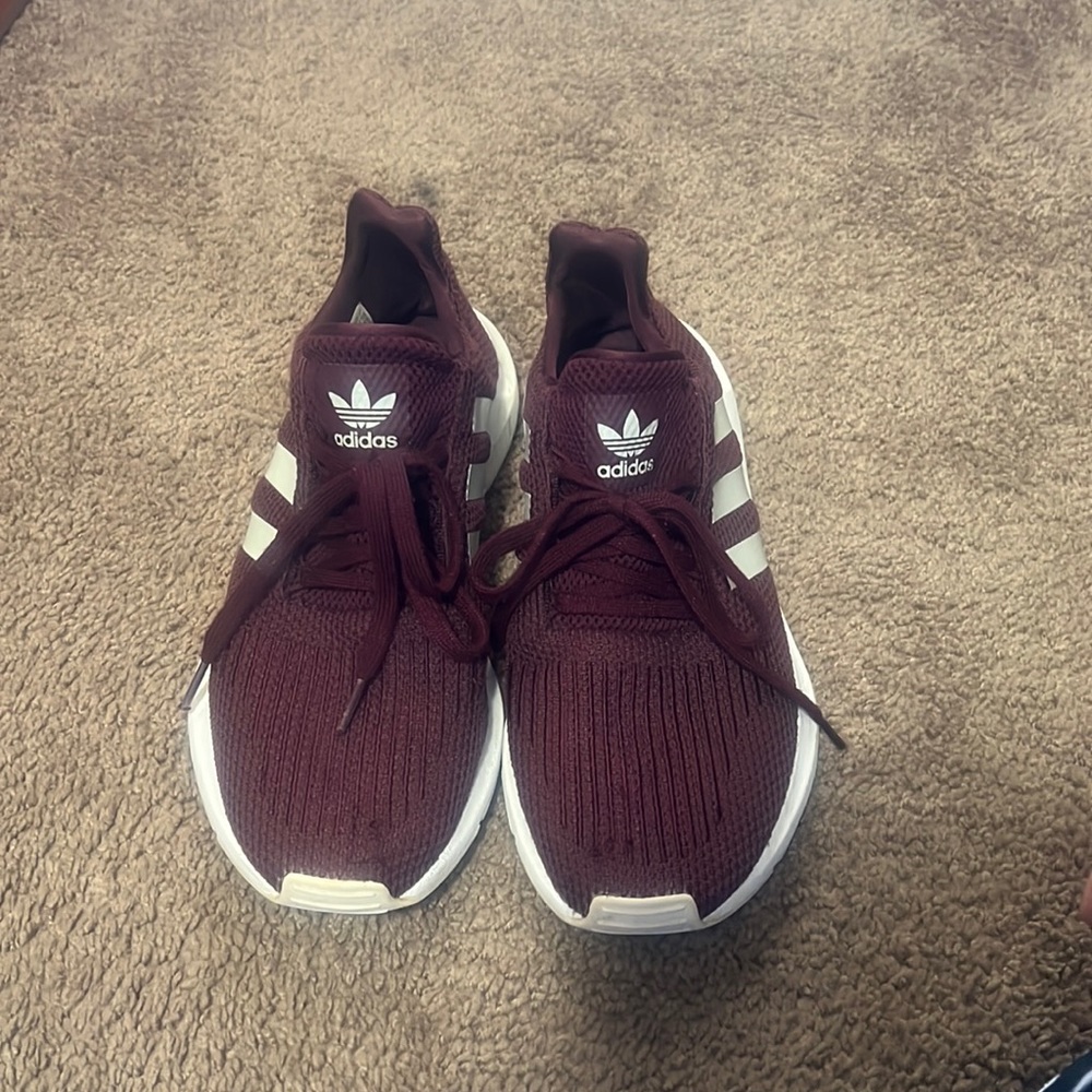 Maroon Swift Run Adidas sneakers